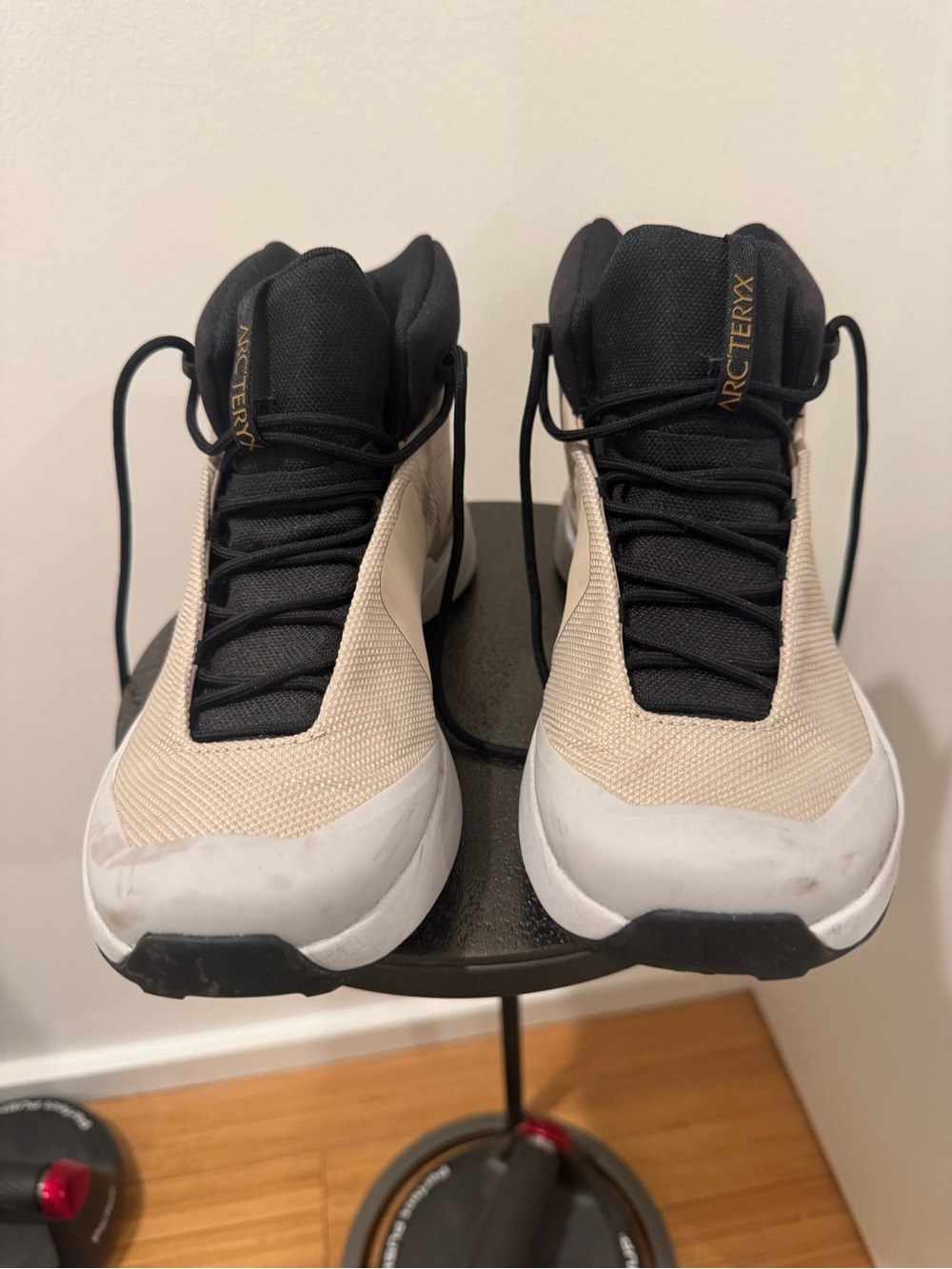 Arc'teryx Kopec mid GTX Beige and Black mid height Hiking Shoe